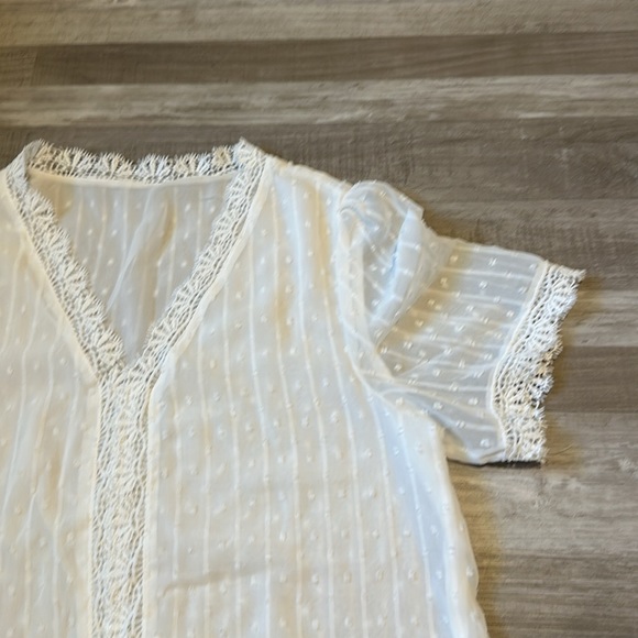 Cute Blouse - Picture 2 of 4